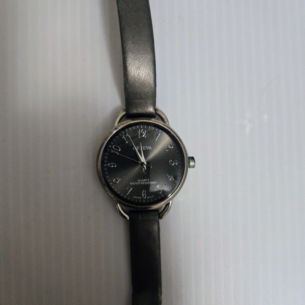 Geneva M633L vintage watch